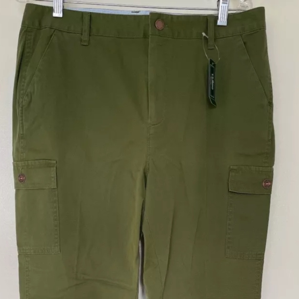 New Without Tags. LL Bean Women's Cargo Pants. Size 14. Olive/Dark Green.